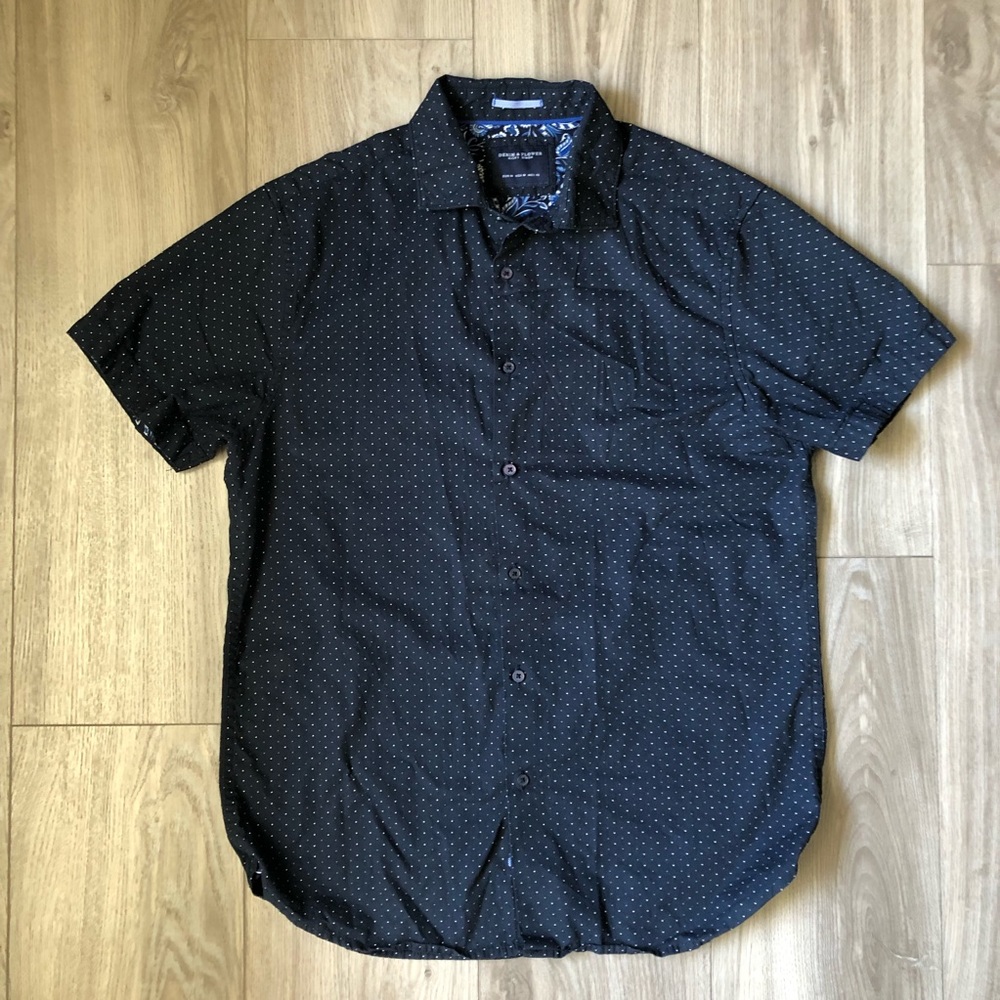 Short sleeve casual button down